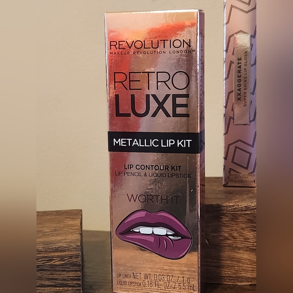 MAKEUP BEAUTY BUNDLE 10pc REVOLUTION - Picture 5 of 9